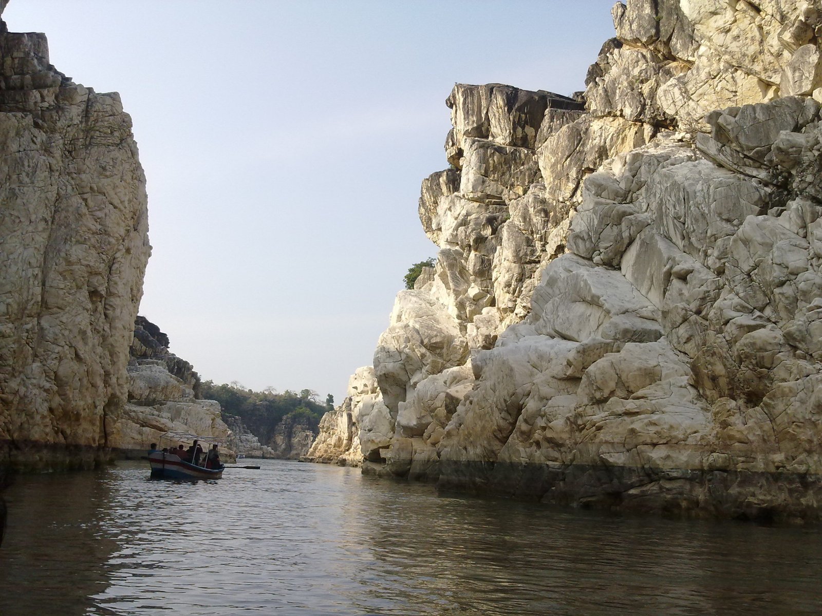 Dhuandhar Falls - top attraction in Bhedaghat